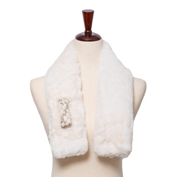Women's White Ivory Faux Fur Pull Through Scarf One Size NWT - Picture 3 of 5